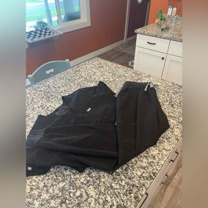 (SOLD) FIGS scrubs black set